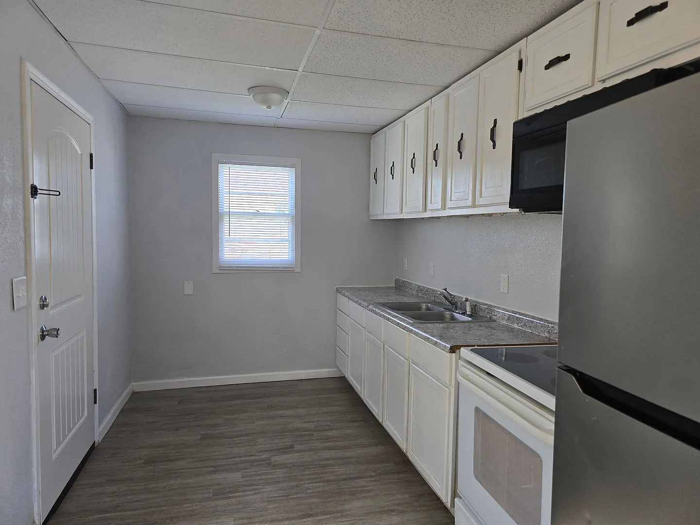 2 Bed 1 Bath in Triplex — Photo 3