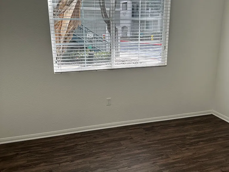 Creek View Condominiums — Photo 88