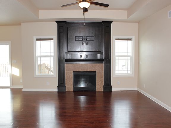 Living Room w/ Tray Ceiling
