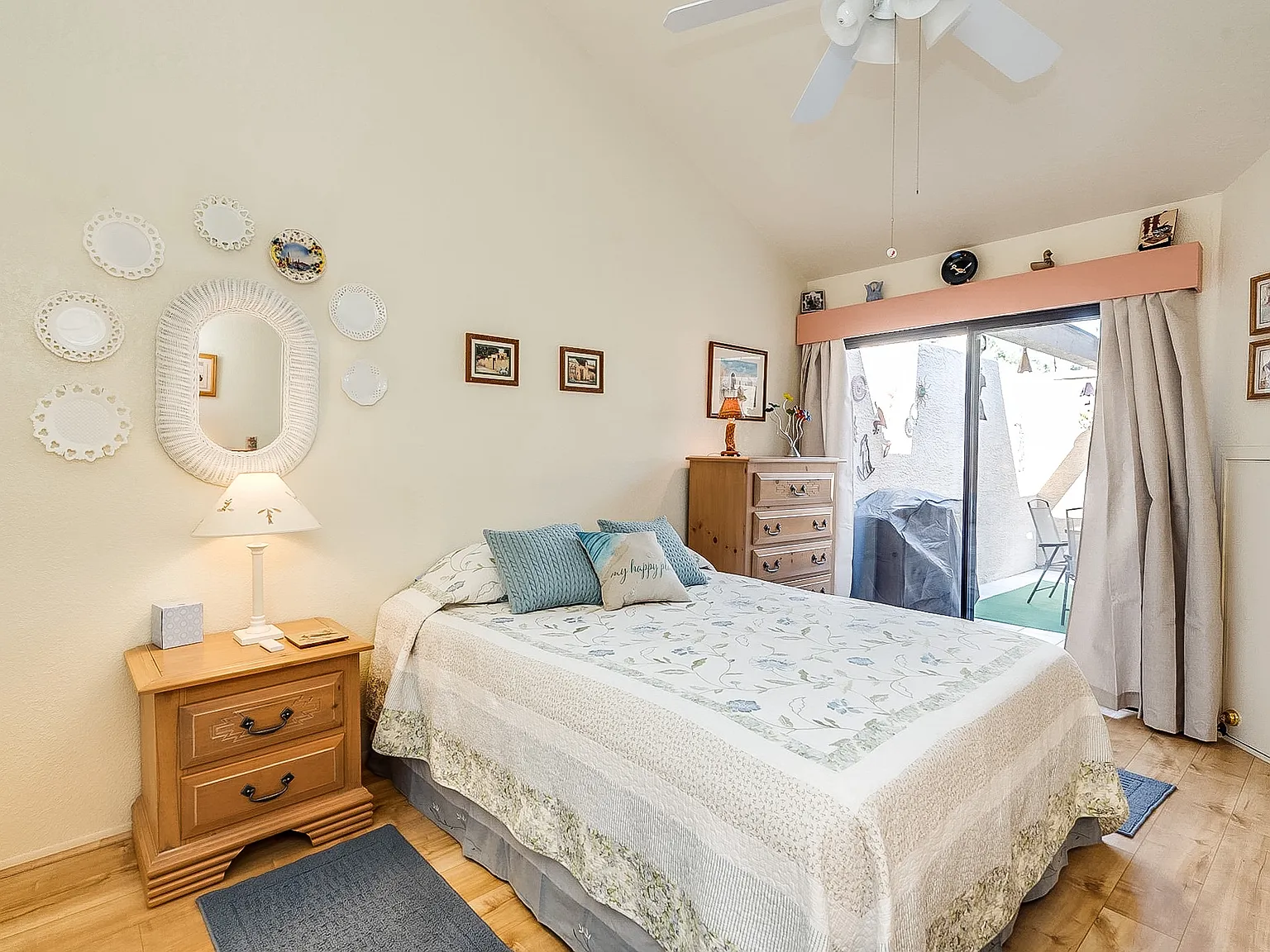 2 bed, 1010 sqft, $1,770 — Photo 4