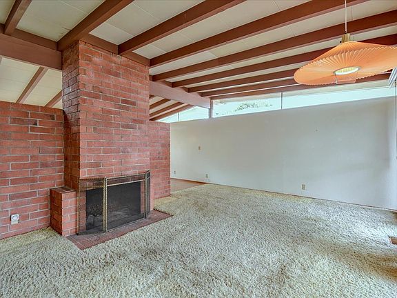 5th image of 382 Hayes Ave
