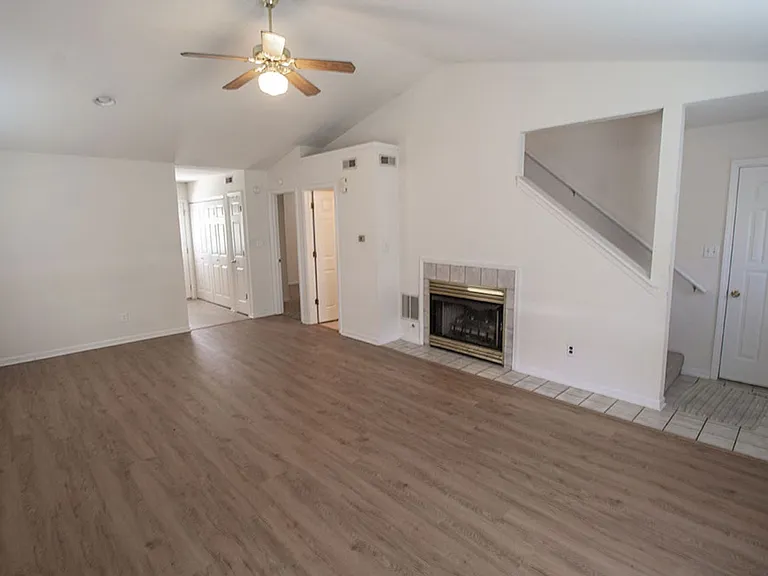5200-5202 Tessa Way — Photo 3