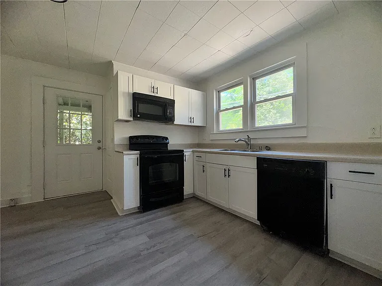 6 Riverside St — Photo 10