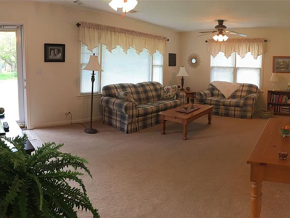 3rd image of 228 NE Myers Ave
