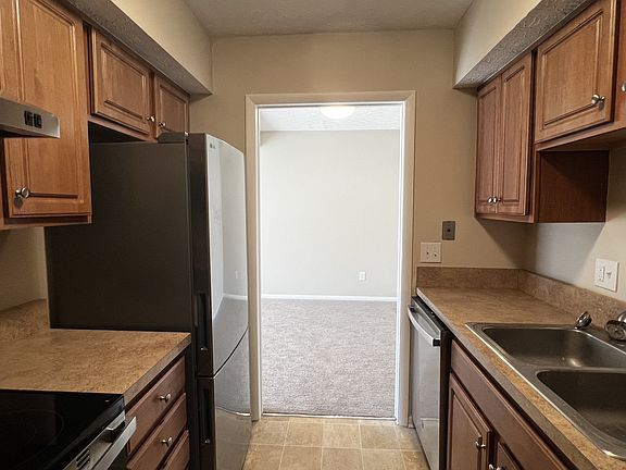 4th image of 2905 Linwood Ave APT 17