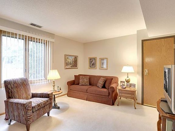 4th image of 10 Windsor Ct APT 115