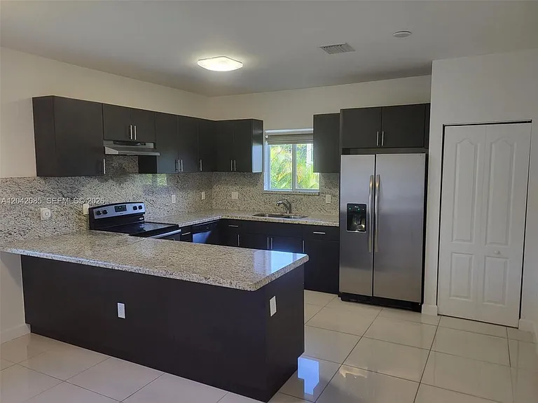 1029 SW 11th Ave — Photo 17