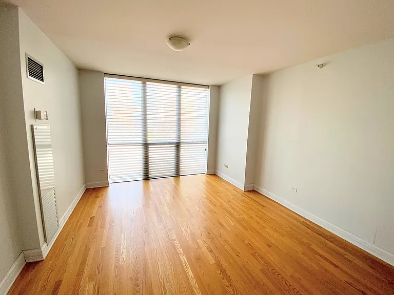 600 N Dearborn St #811 — Photo 8