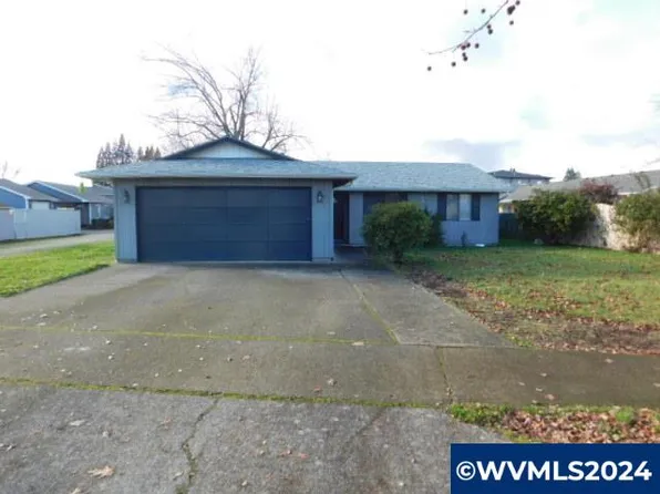 547 Greencrest St NE, Salem, OR 97301