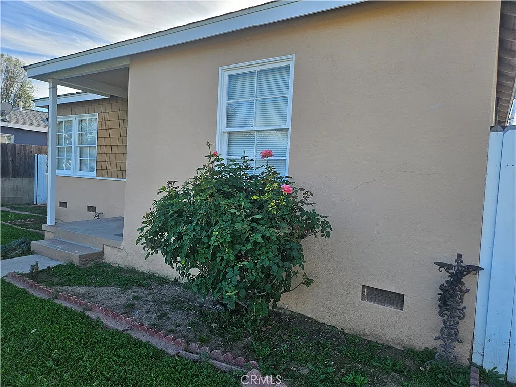 Building Photo - 6907 White Oak Ave