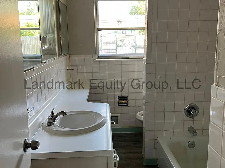 402 Whisper Ln — Photo 3