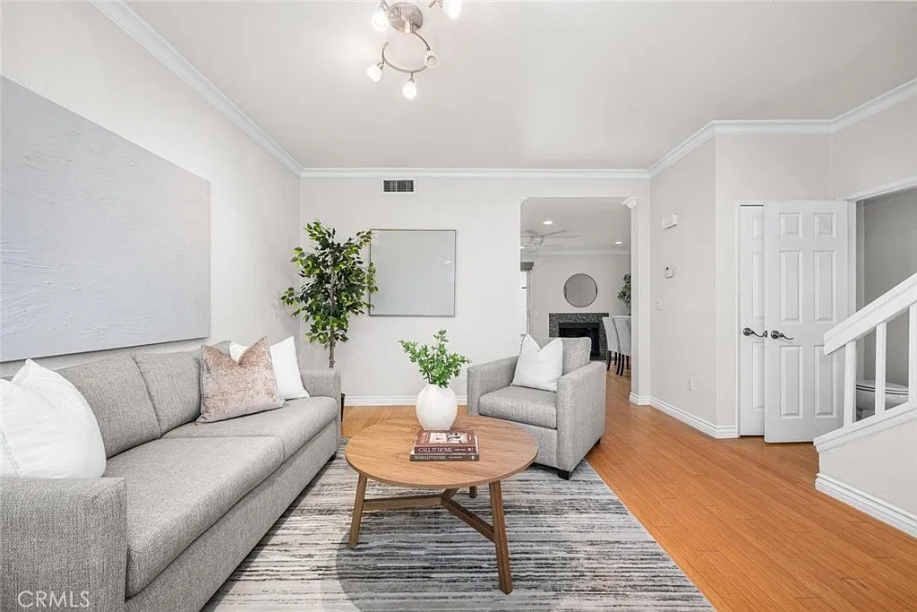 2 bed, 2.5 bath, 1176 sqft, $3,900 — Photo 3