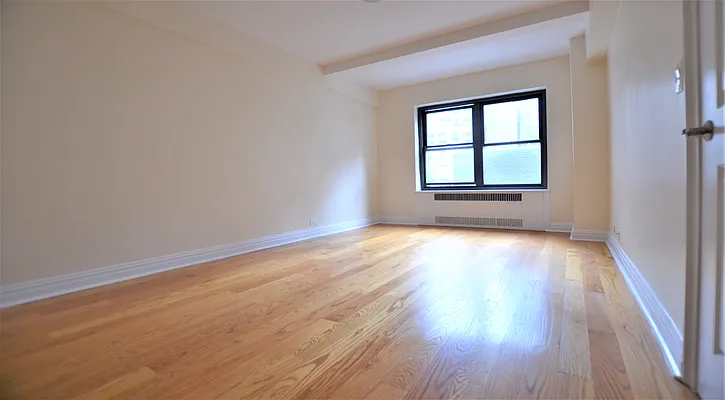 Rented by Manhattan Realty Group | media 20