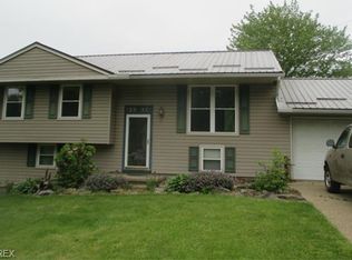 2732 Tremont St, Dover, OH 44622