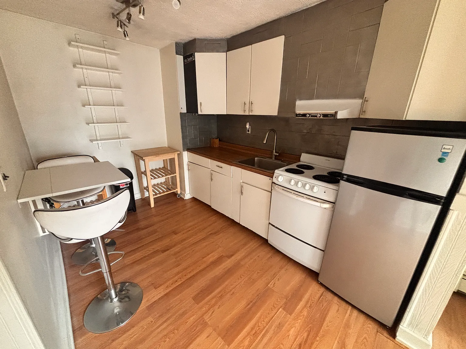 1 bed, 500 sqft, $2,350 — Photo 2