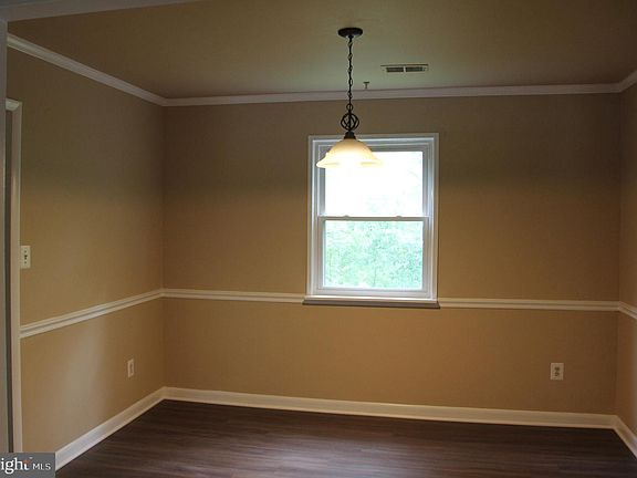 5th image of 5106 Harford Ln