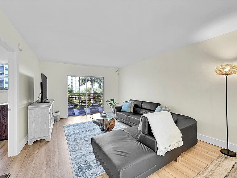 2731 NE 14th Street Cswy #421 — Photo 9