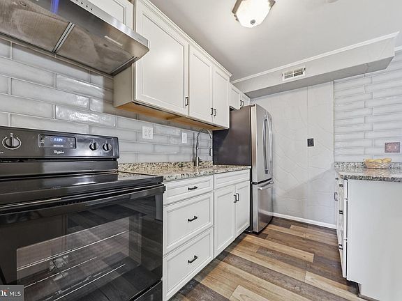 3rd image of 417 Elmwood Rd
