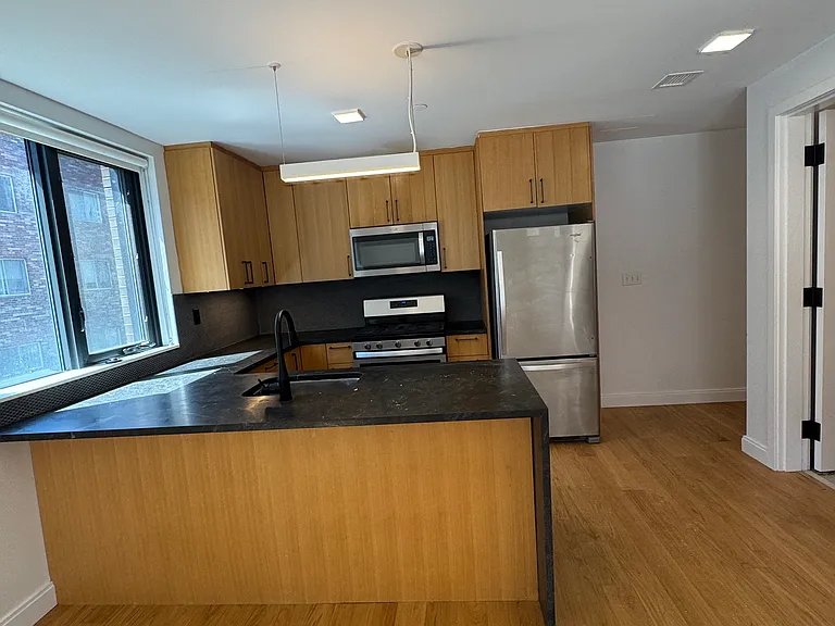 87 Gardner St — Photo 1