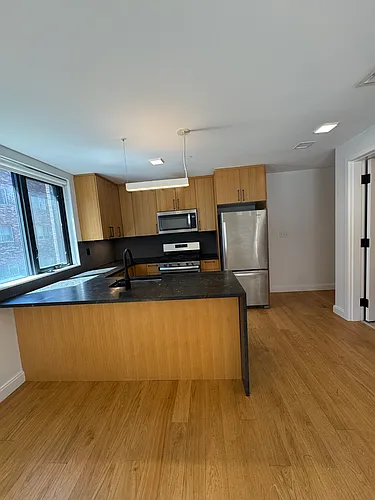 87 Gardner St Photo 1