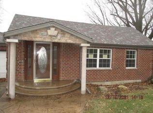 207 E Bluff St, Winnebago, IL 61088
