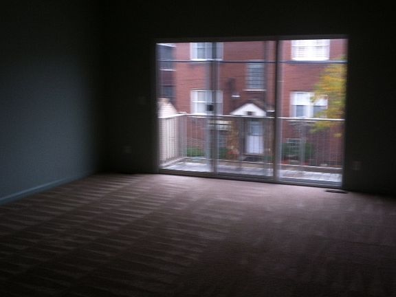 4th image of 1048 Lakepointe St APT B