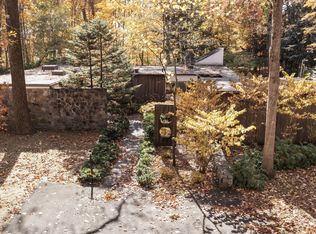 95 Wake Robin Ln, Stamford, CT 06903