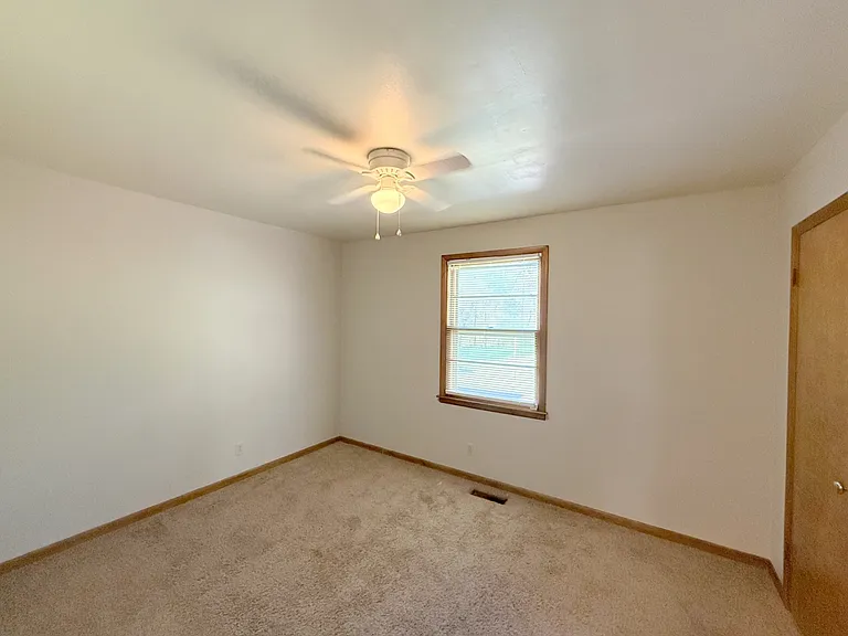 3811 Lakeview Dr NW — Photo 15