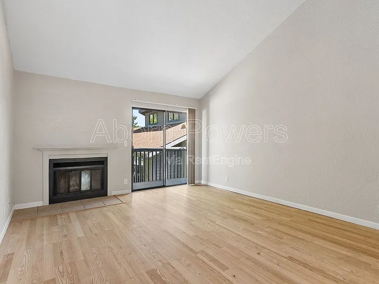 3180 Country Club Dr #3B — Photo 2
