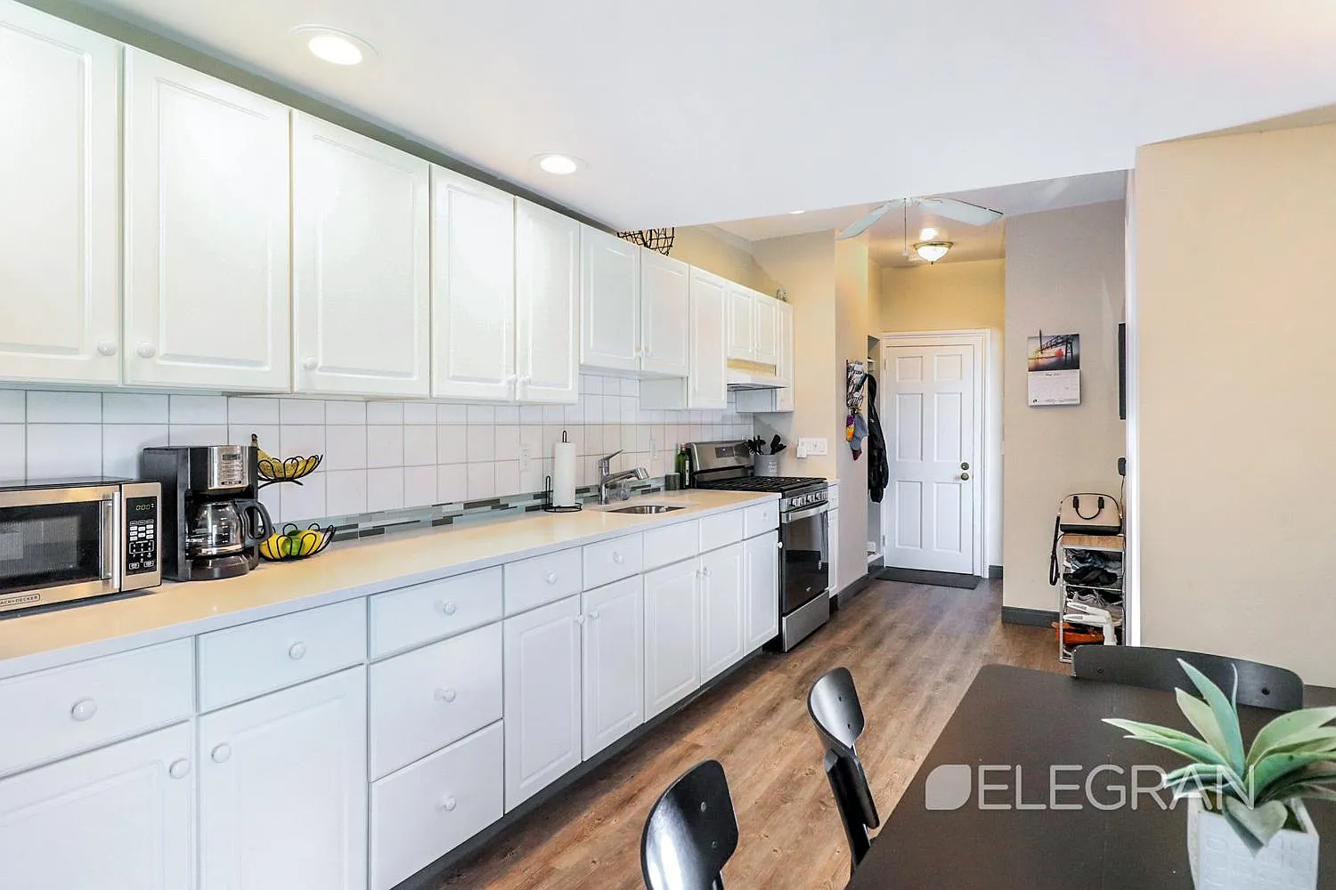 1 bed, 1000 sqft, $3,200 — Photo 2