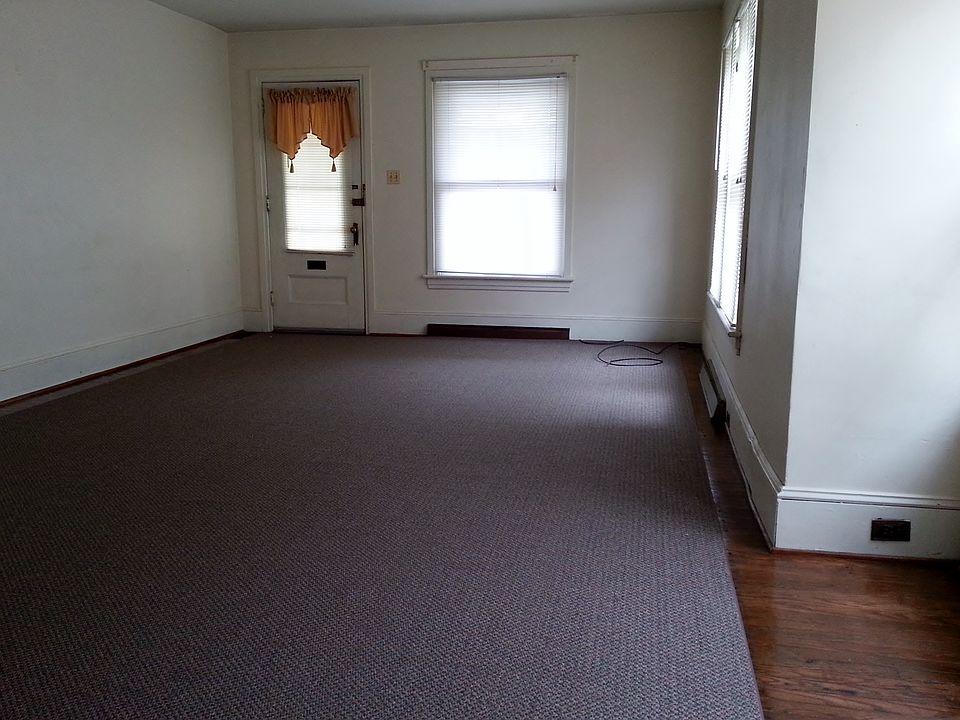 Living Room / Front Door