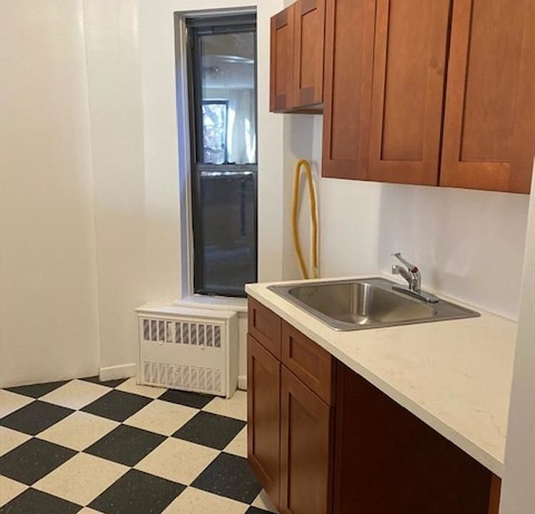 2nd image of 214 6th Ave APT 3B