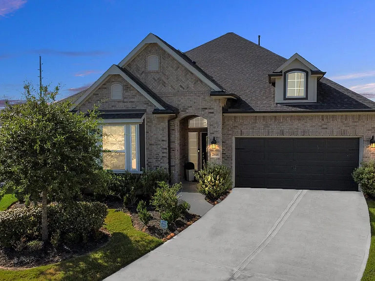 28646 Monarch Cliffs Dr — Photo 1