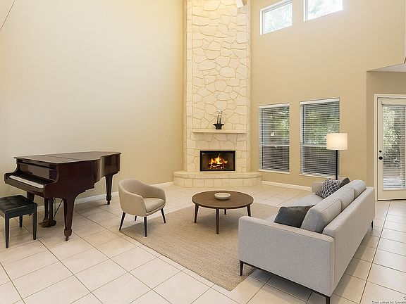 4th image of 3439 Monterrey Oak