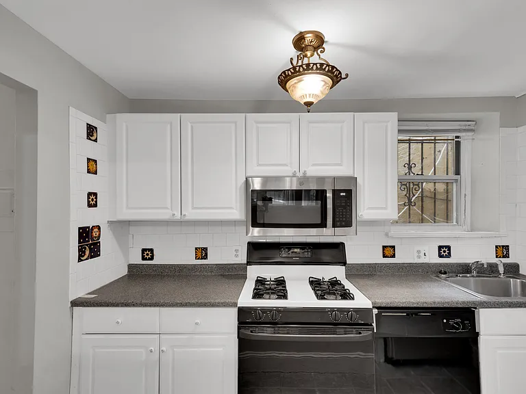 1820 Clydesdale Pl NW #C — Photo 10