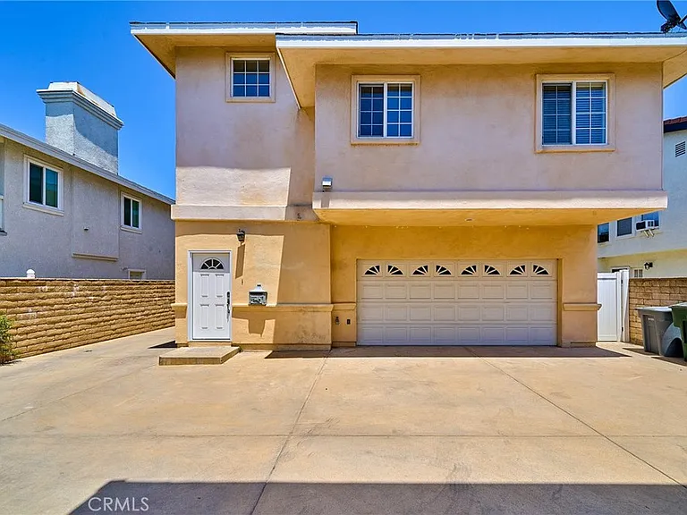 2108 Santa Fe Ave — Photo 1