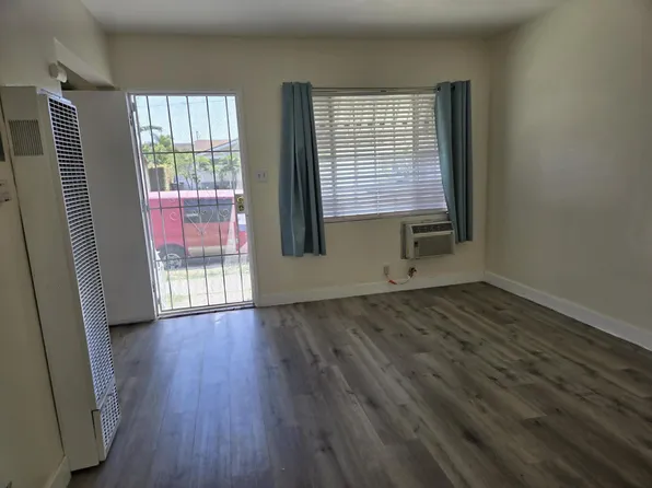 206 W Los Angeles Ave, Montebello, CA 90640