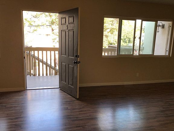 4th image of 815 Sportfisher Dr APT 5