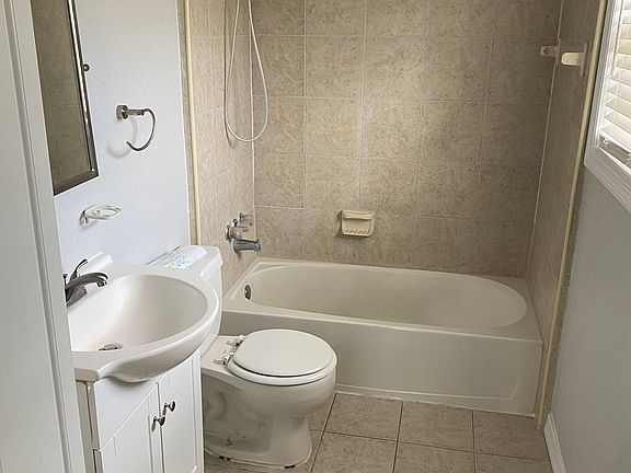 3rd image of 513 Braddock Ave APT 2