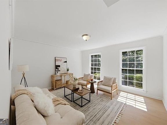 2nd image of 1138 Moorestown Cir