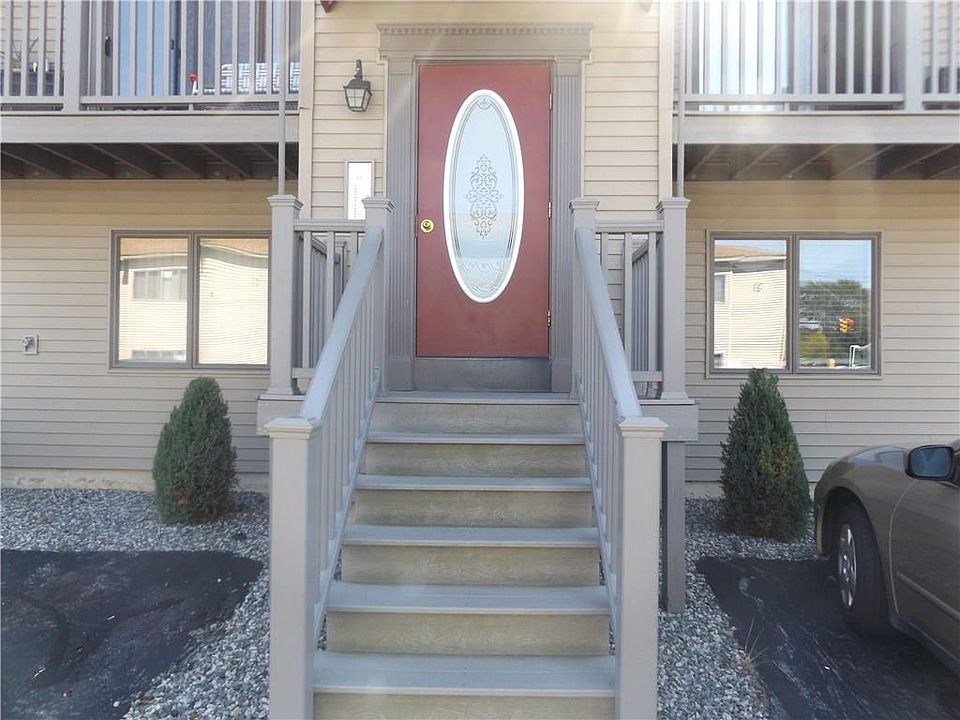 1st image of 1 Village Ct