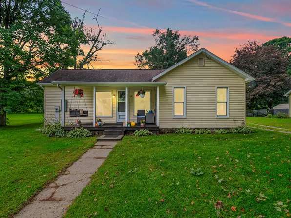 119 Monroe St, North Adams, MI 49262