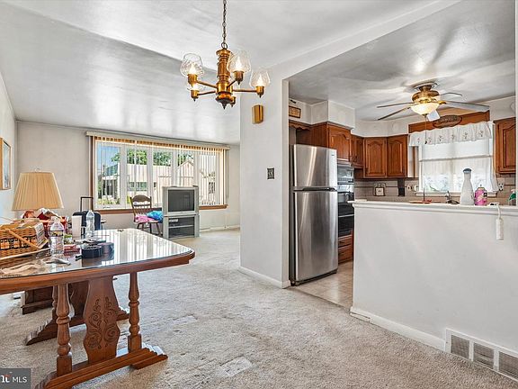 5th image of 8207 Narvon St