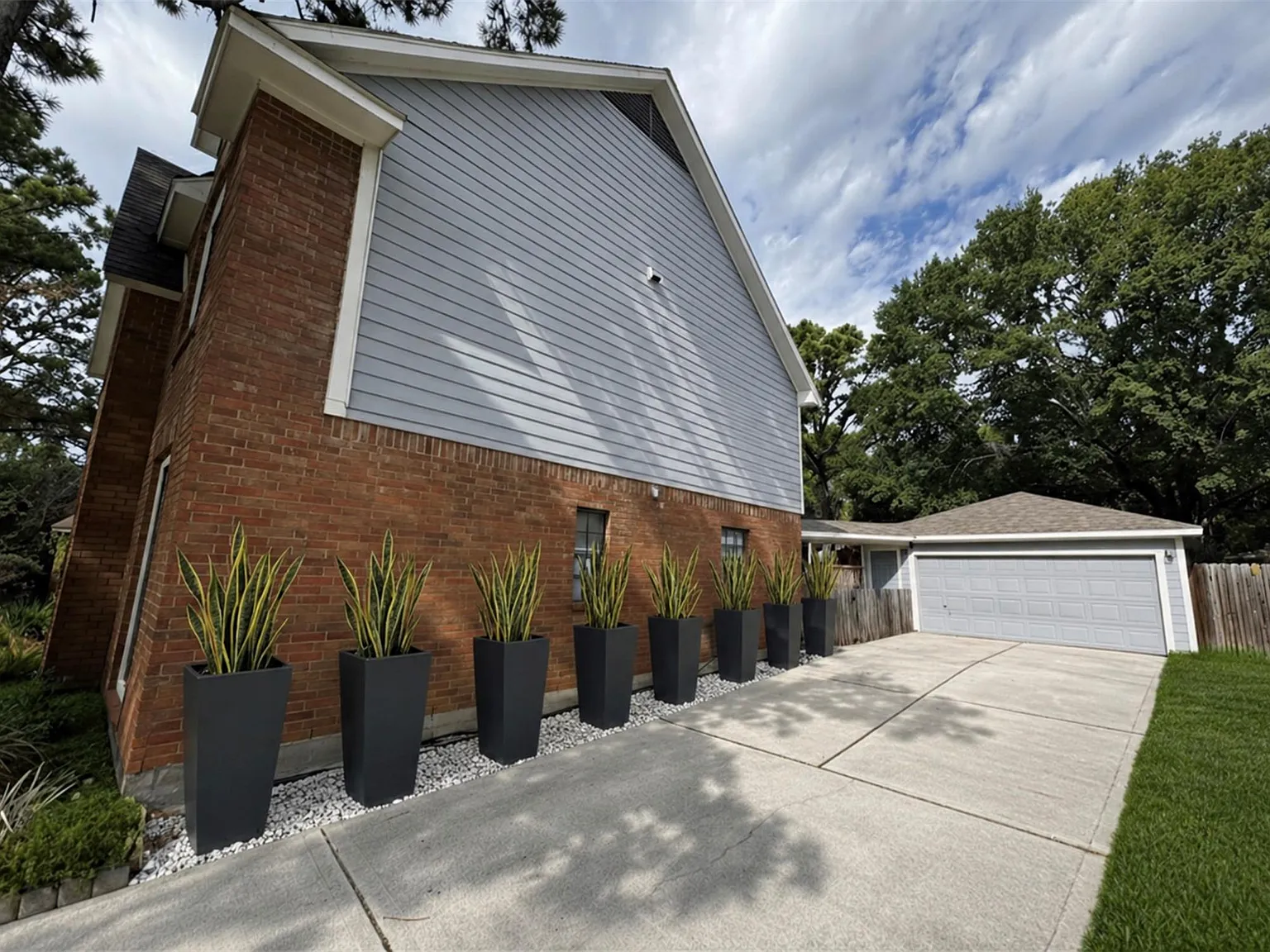 4 bed, 2.5 bath, 2540 sqft, $2,950 — Photo 3