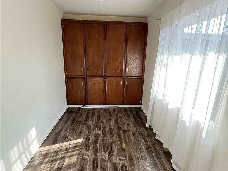837 S Windsor Blvd #7 — Photo 29