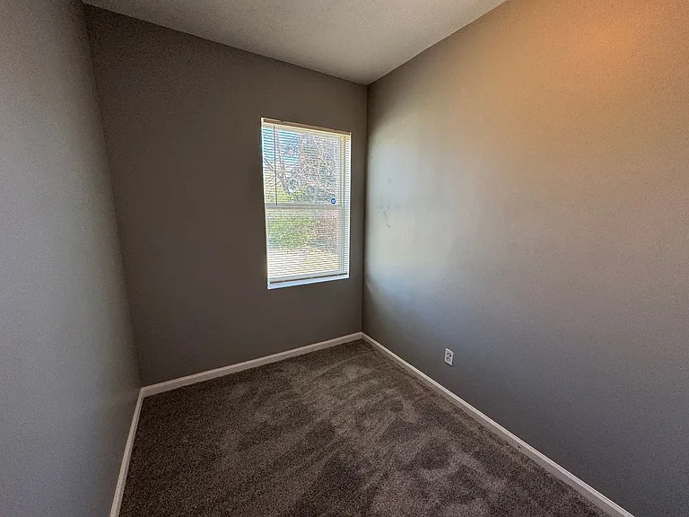 439 N Forest Ave — Photo 22