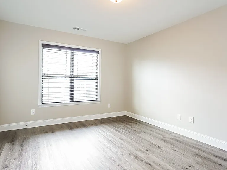 104 Claymore Dr — Photo 13