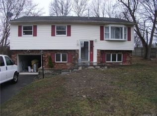 32 Surrey Rd, Chester, NY 10918