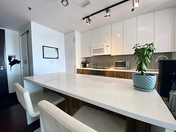 3rd image of 300 Lisgar St #1205
