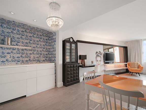 4th image of 1100 West Ave #412